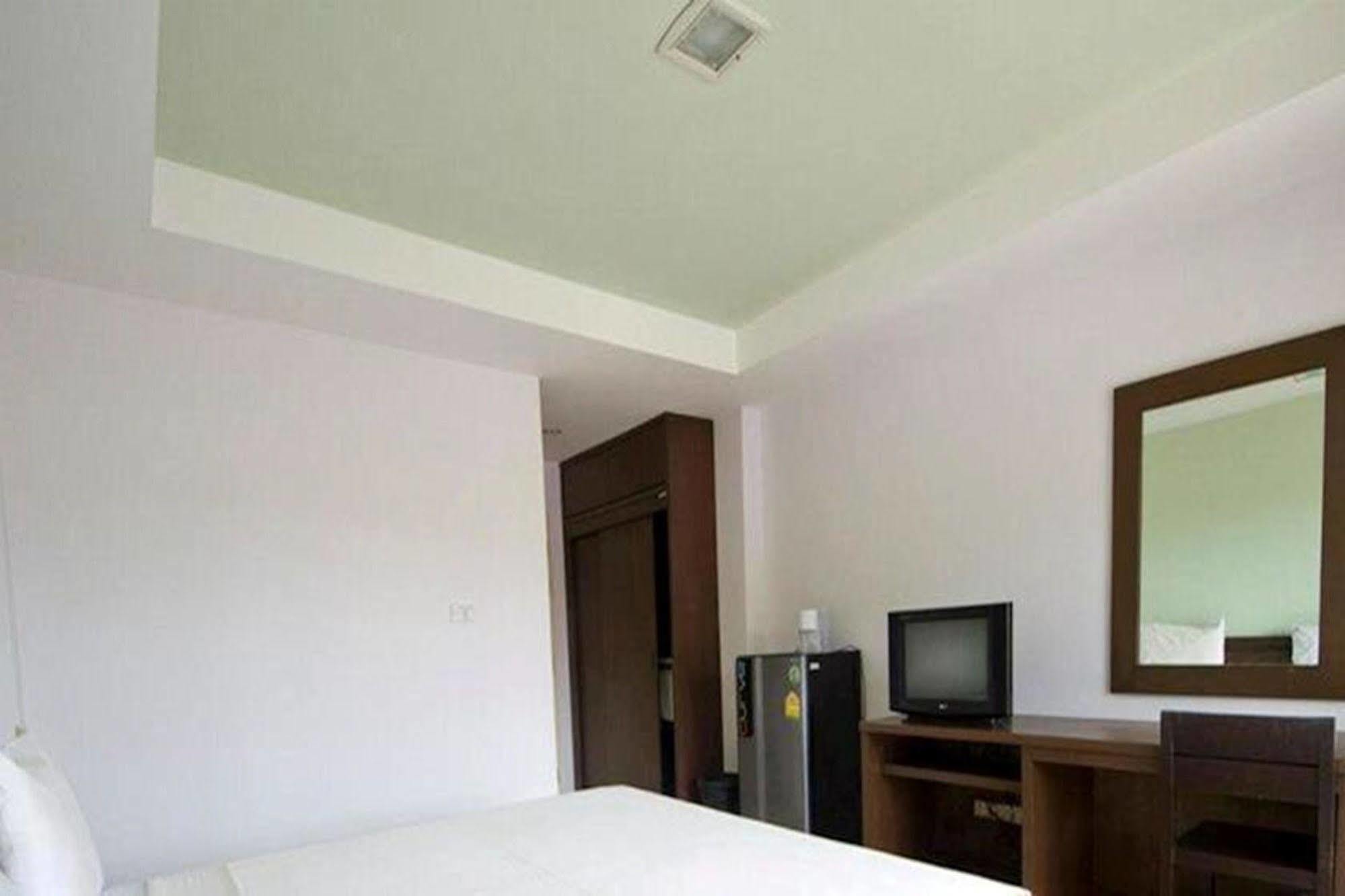 The Icon Apartment Hua Thanon  Bagian luar foto