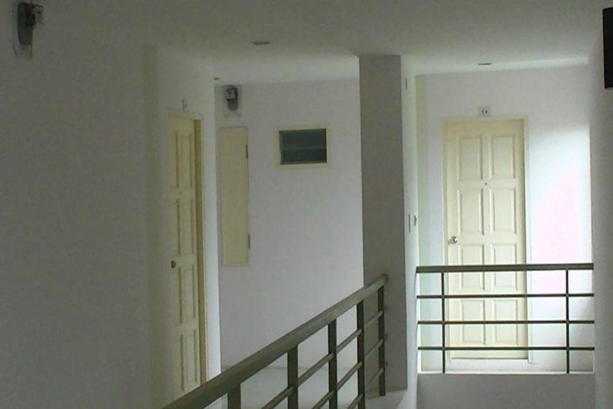 The Icon Apartment Hua Thanon  Bagian luar foto